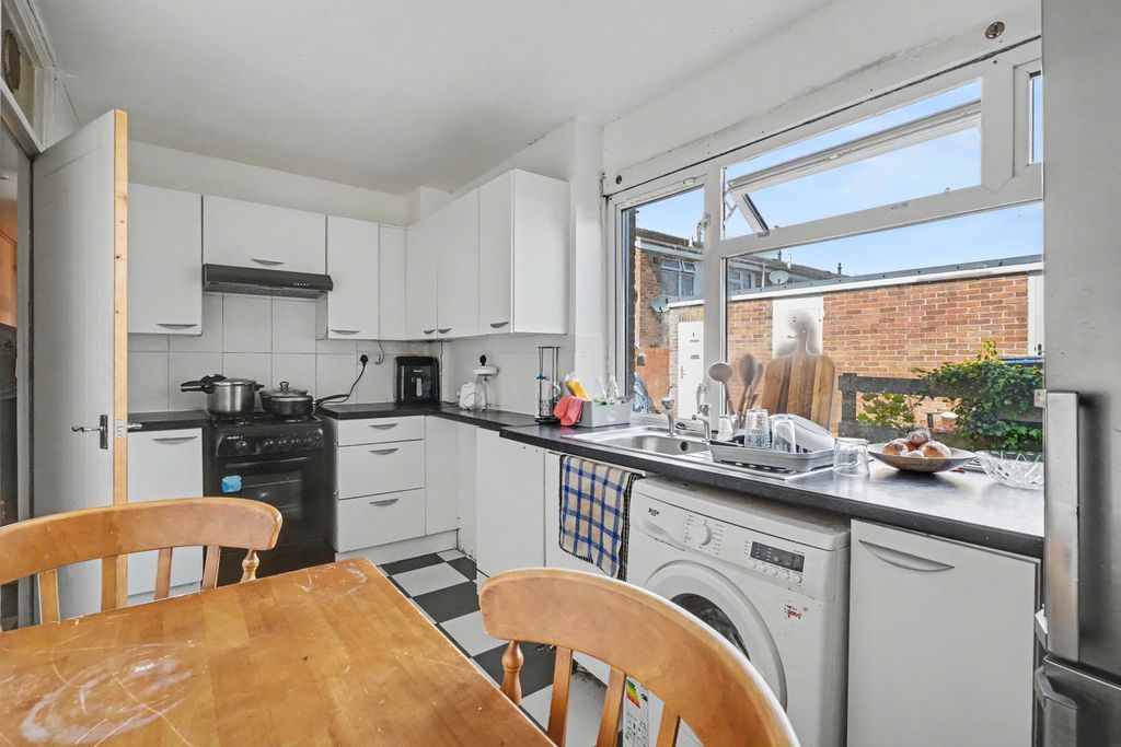 Additional image 5 of 2 bed flat for saleFrobisher Close, Daventry NN11
