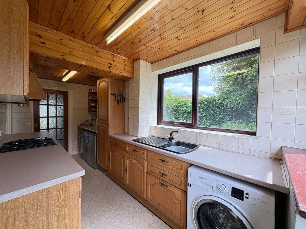 Property photo 3 of 27
