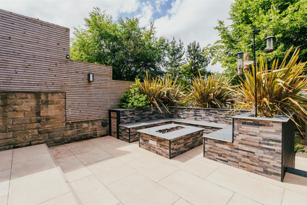 Property photo 2 of 39 Exterior And Gardens
