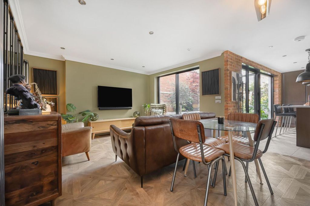 Property photo 3 of 31 Open-Plan Living With Living Room