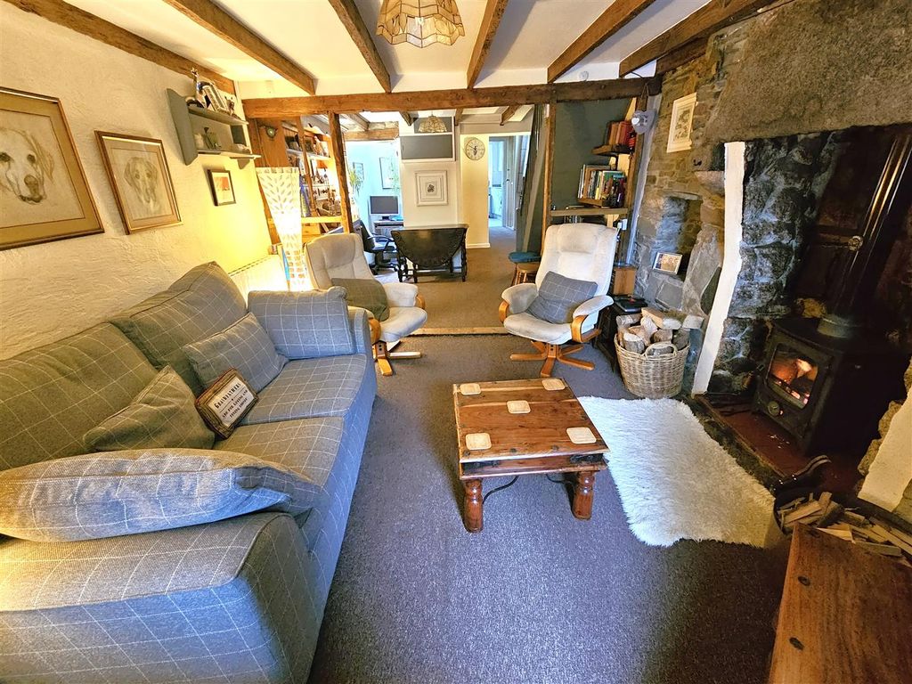 Property photo 3 of 19 Living Room (2).Jpg