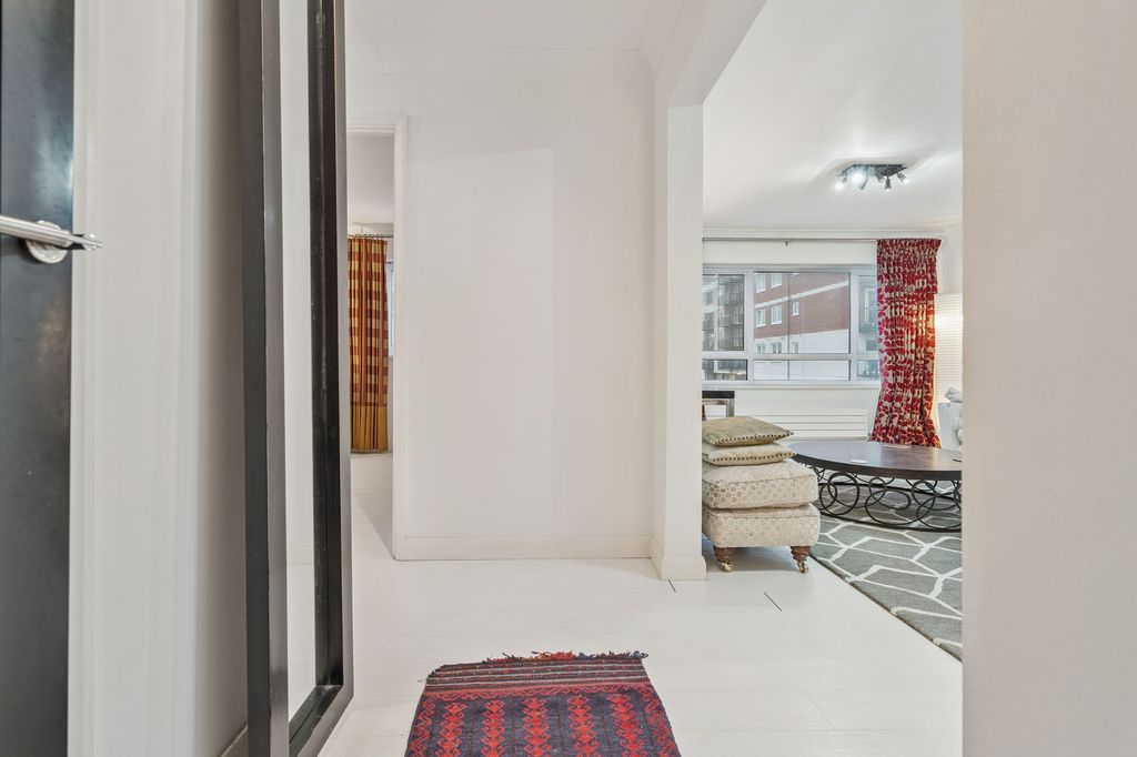 Property photo 3 of 10 Hallway