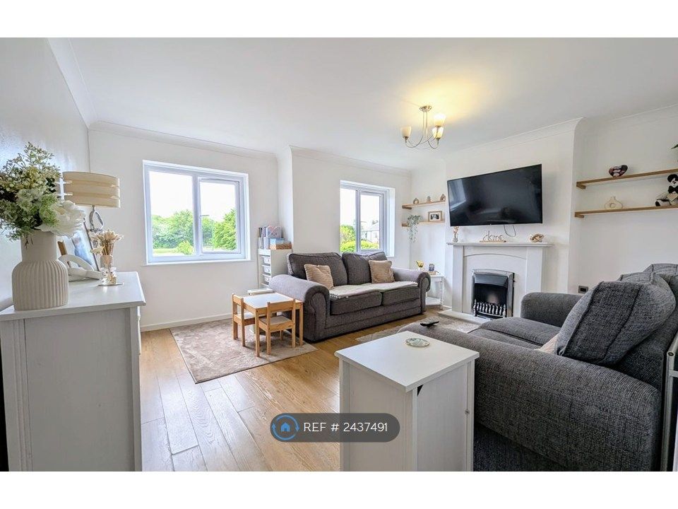 Property photo 1 of 9 Living Room