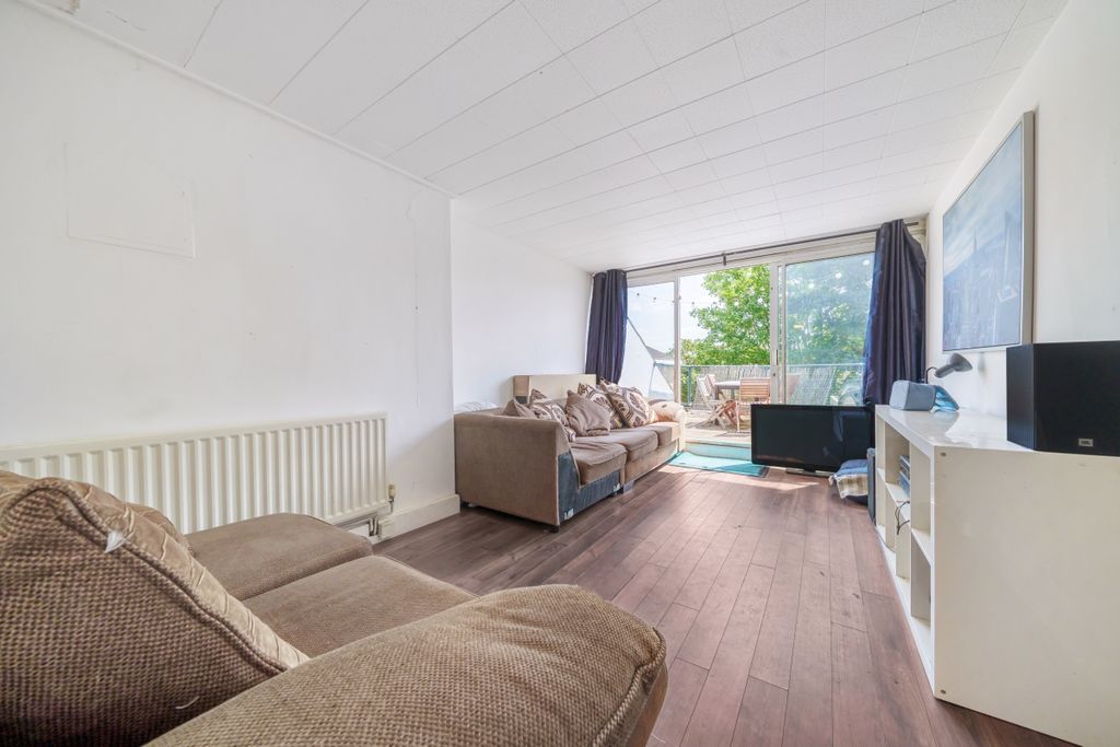 Property photo 2 of 7 991165 (2)