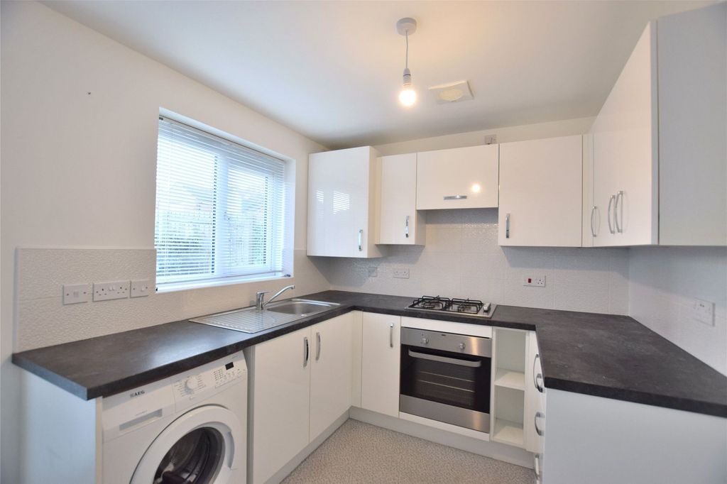 Property photo 1 of 8 Kitchen