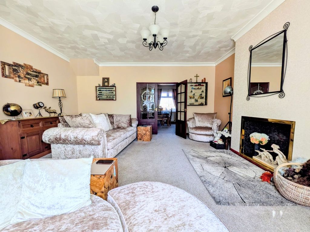 Property photo 2 of 9 12927B31-949c-43Bf-9c4c-50350c6B692F