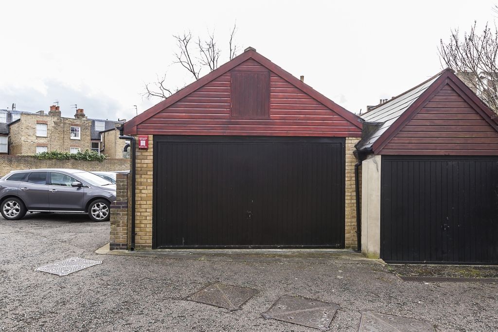 Property photo 1 of 6 Exterior 01
