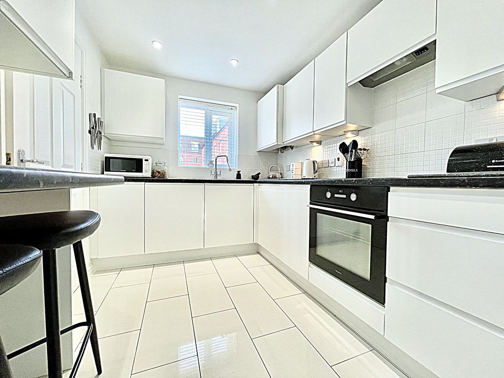 Property photo 2 of 27