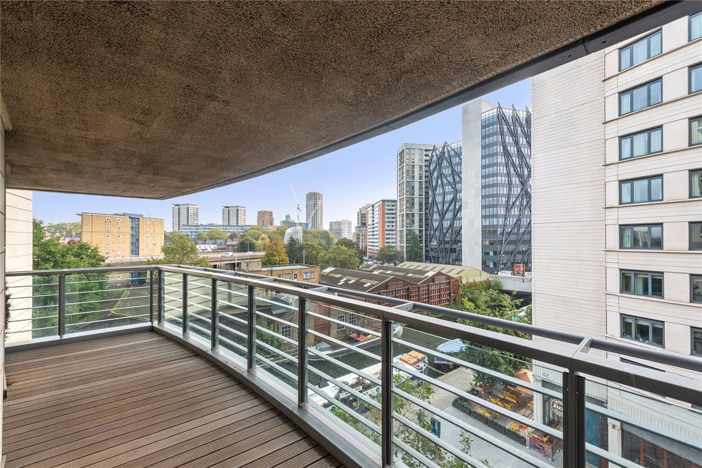 Property photo 2 of 14 Balcony