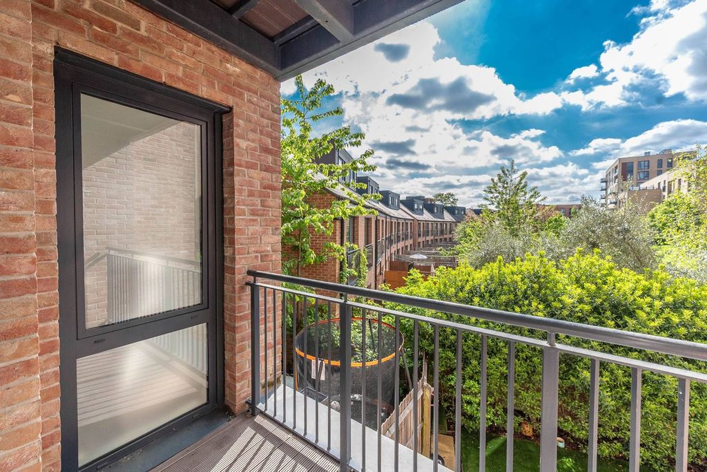 Property photo 1 of 5