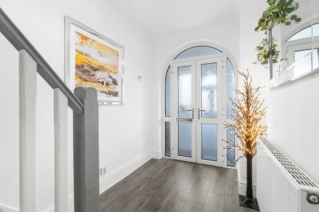 Property photo 3 of 38 673716