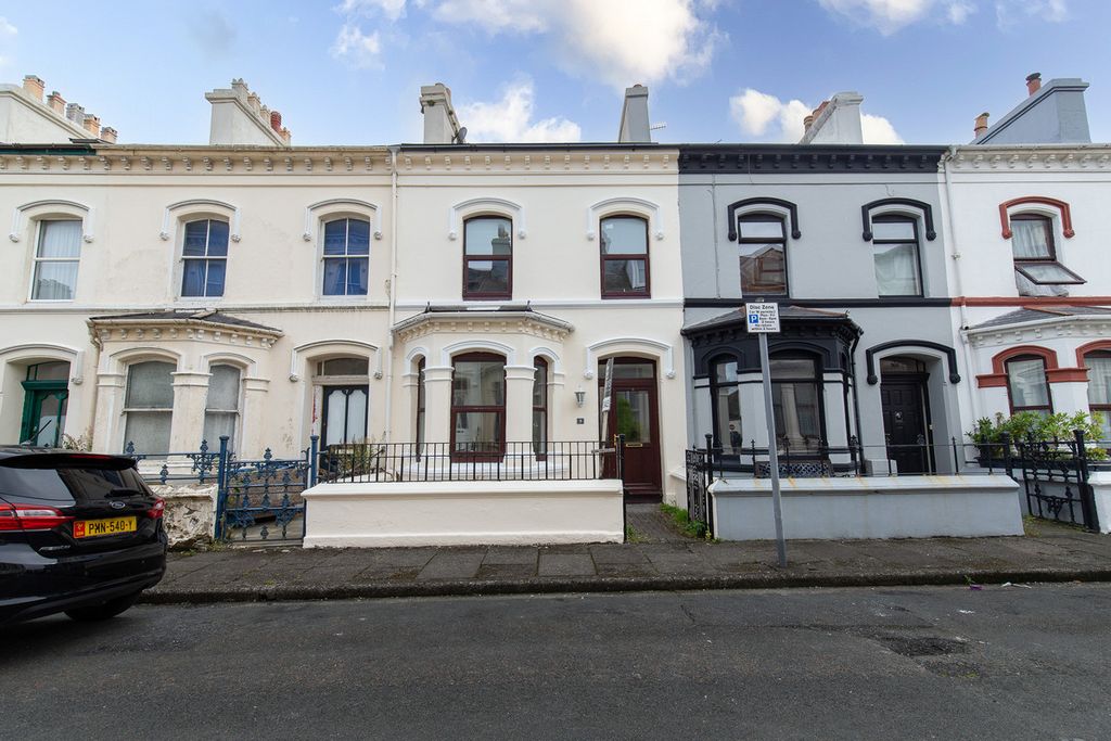 Property photo 1 of 34
