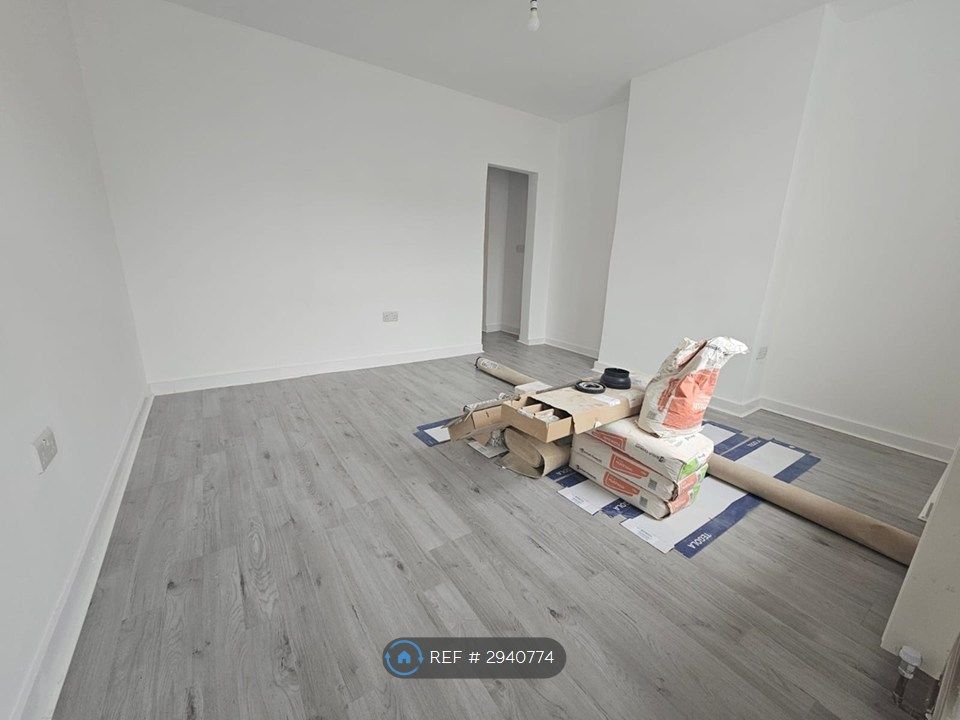 Property photo 3 of 14 Lounge