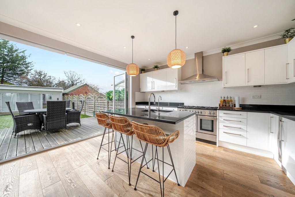 Property photo 3 of 11 1407789-18-698Dcd...