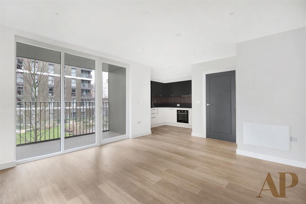 Property photo 2 of 21