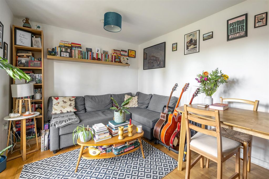 Property photo 1 of 18 Bentley House, E3