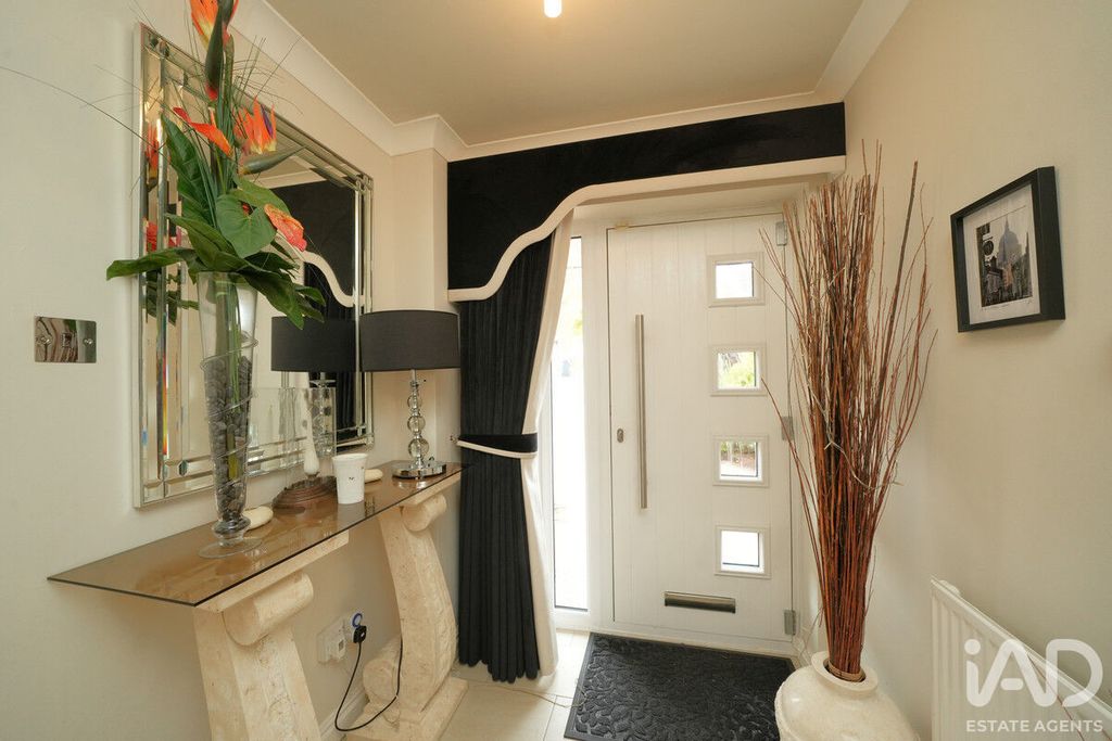 Property photo 2 of 43