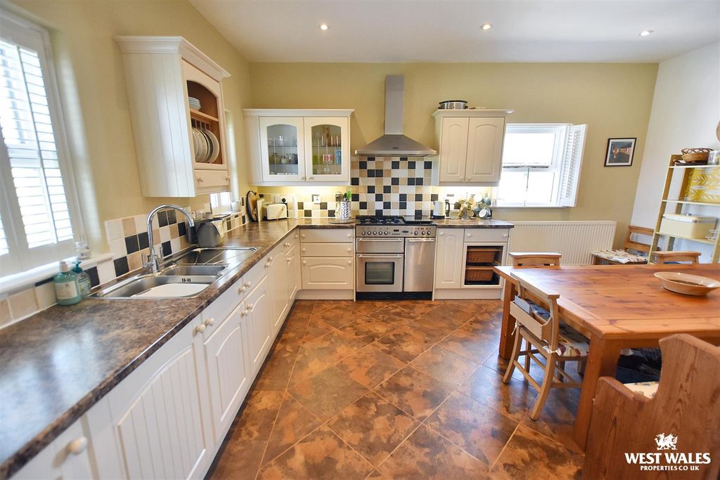 Property photo 3 of 24 4 (24).Jpg