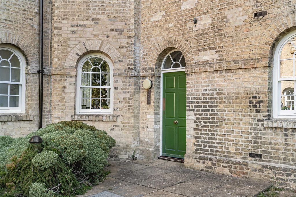 Property photo 3 of 18 17_86766.Jpg