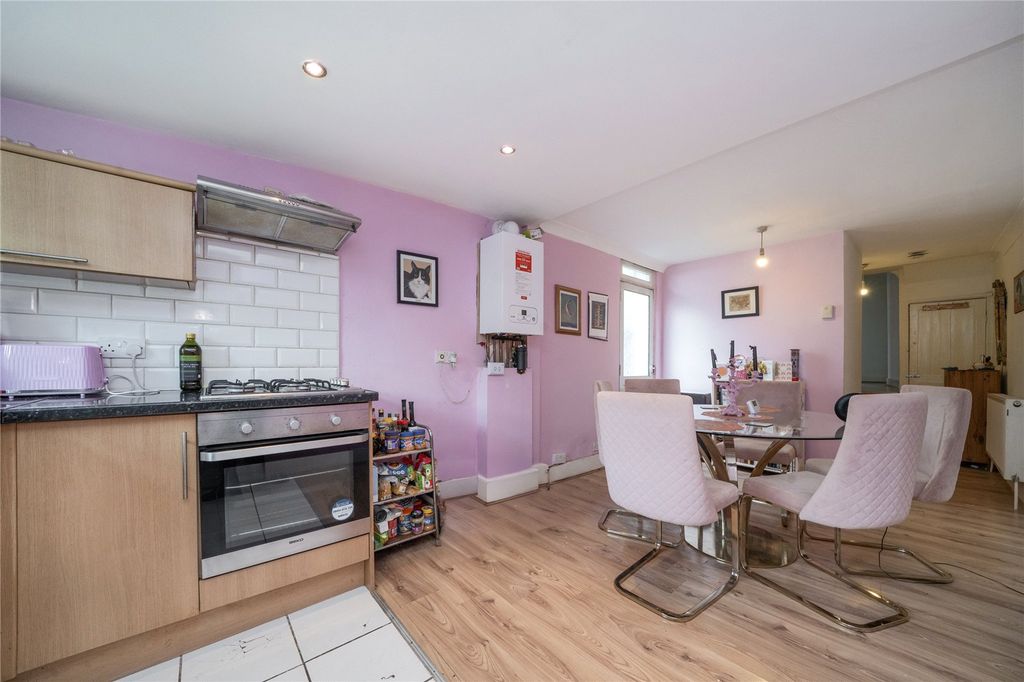 Property photo 2 of 6 Kitchen