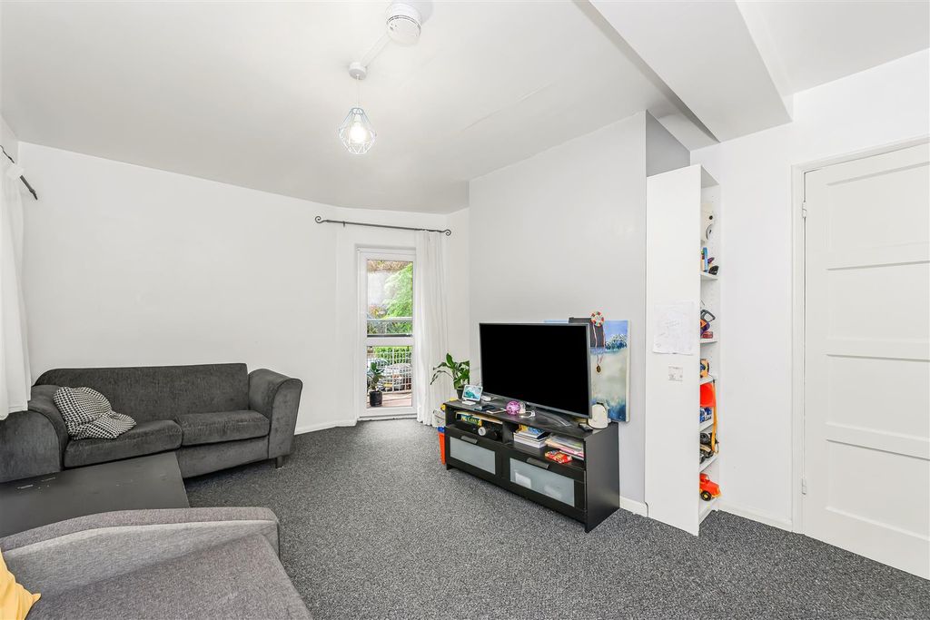 Property photo 3 of 16 6 The Little Holts-8.Jpg