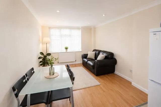 Property photo 1 of 6 2 Bedroom Apartment For Rent On Grahamsley Street, Gateshead, Ne8 1Xf Available 27/08/2026 Â£850.00 Pcm