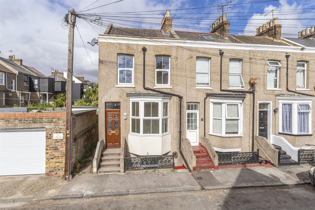 Property photo 2 of 30