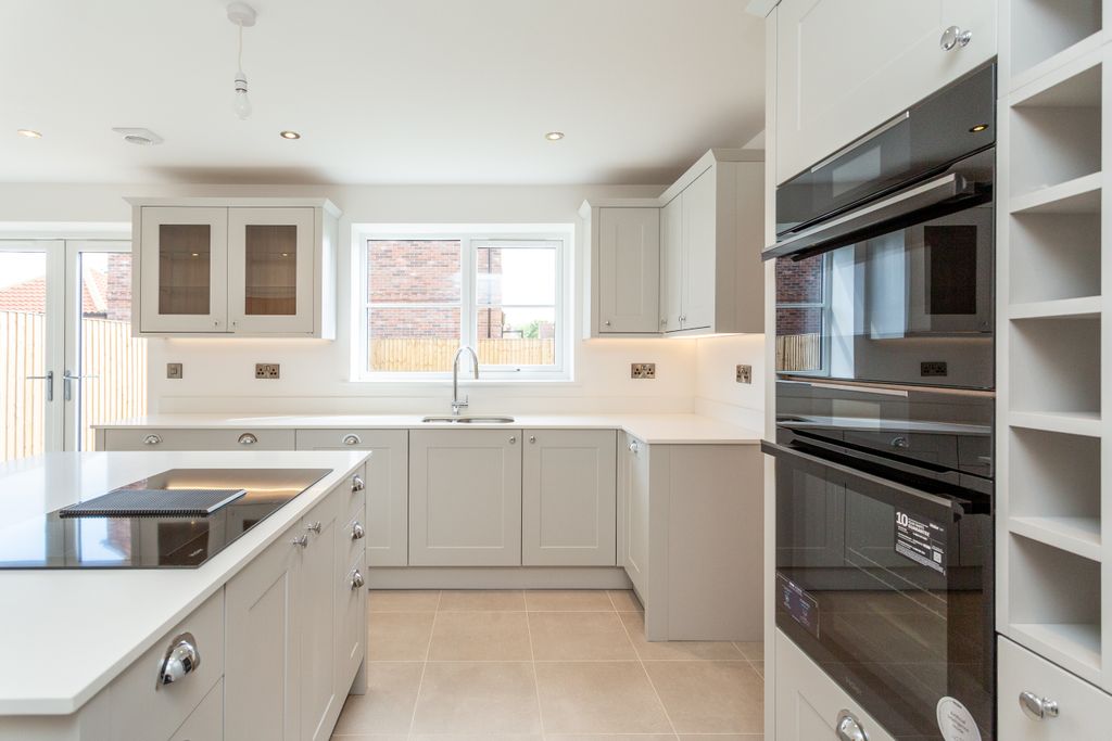 Property photo 2 of 11 Riverviewkitchen2