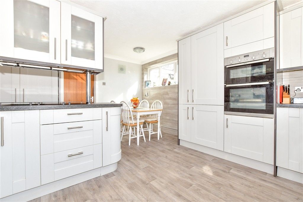 Property photo 3 of 18 Kitchen