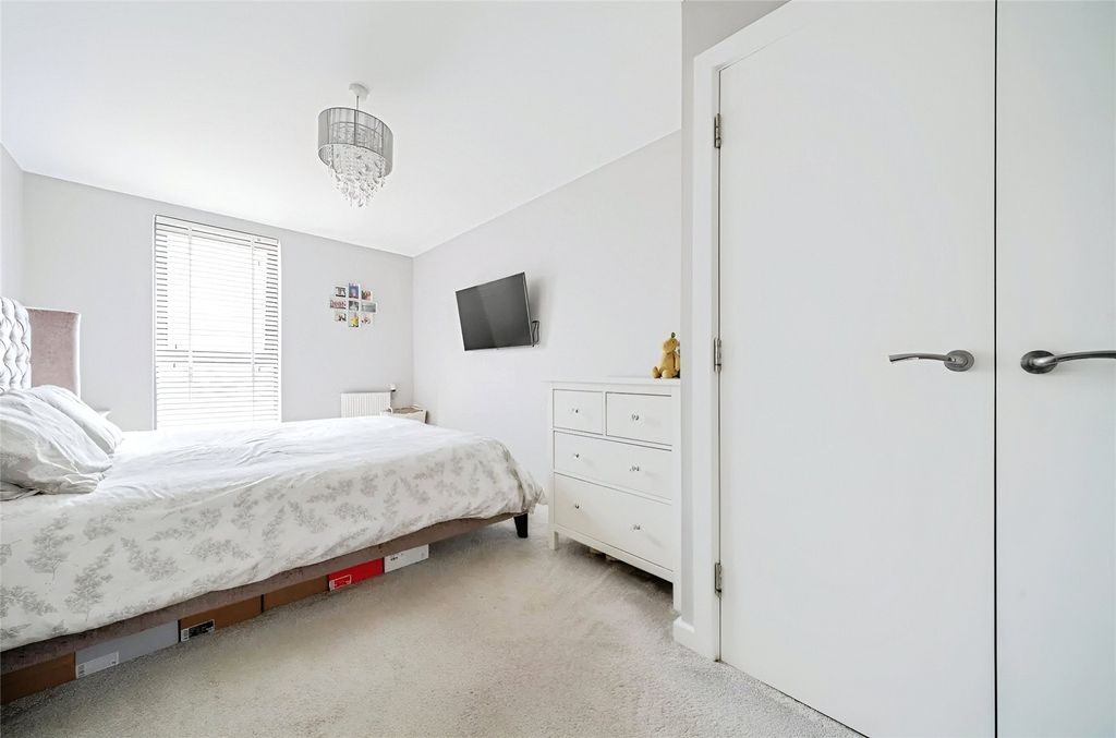 Property photo 3 of 12 Bedroom