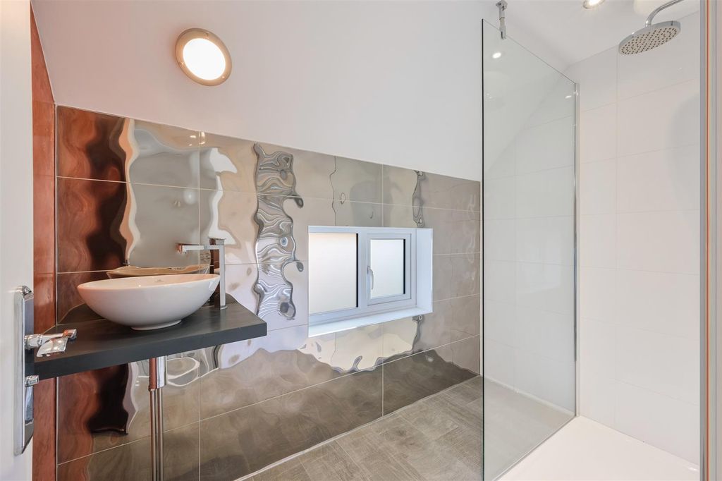 Additional image 12 of 4 bed detached house for saleWoodfield Hill, Coulsdon CR5