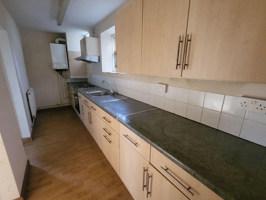 Property photo 3 of 10 Kitchen