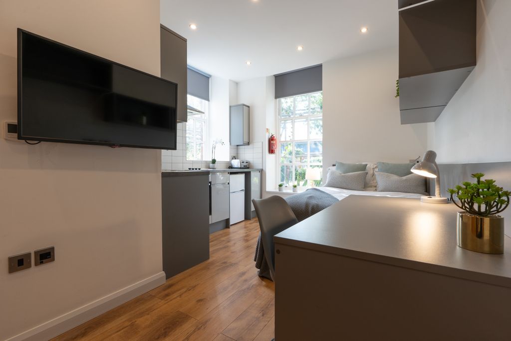 Property photo 2 of 6 Jesmond View A Studio 7 Bedroom 1