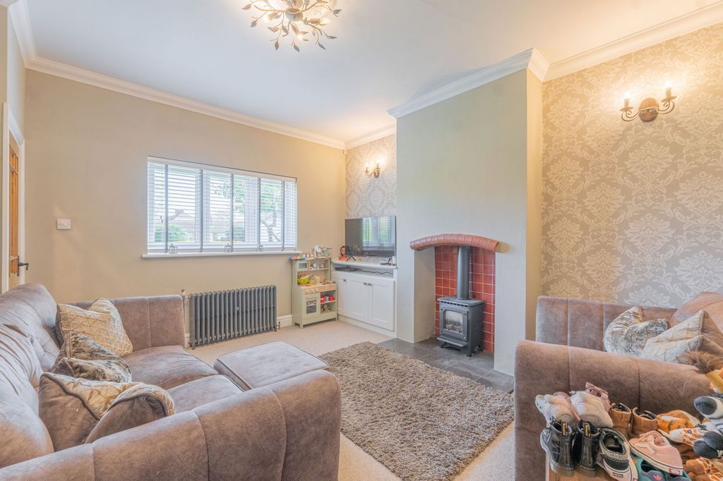 Property photo 3 of 25