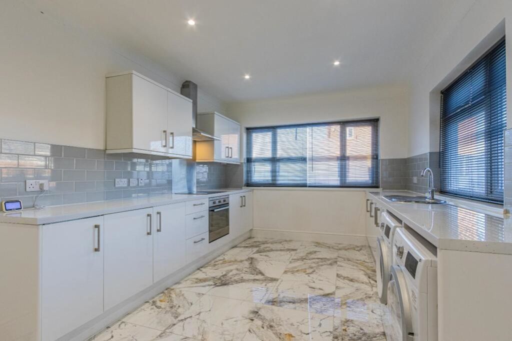 Property photo 2 of 10 Eef47ce99c61Bacf17F37Fb01Af66B30