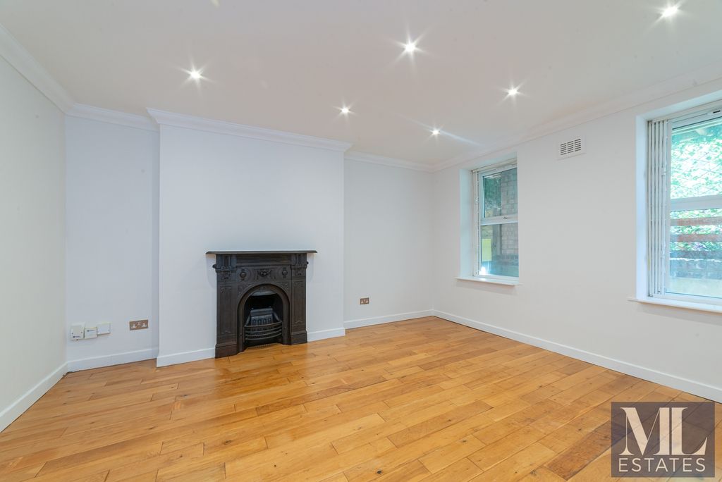 Property photo 1 of 11 Photo 11
