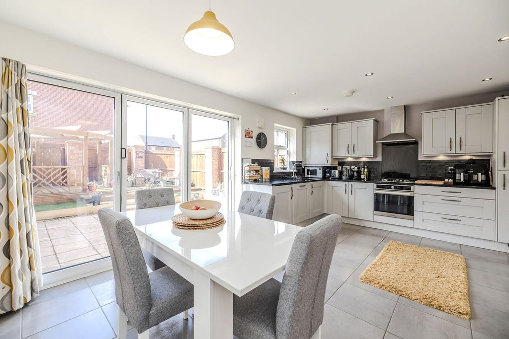 Property photo 3 of 34 Kitchen