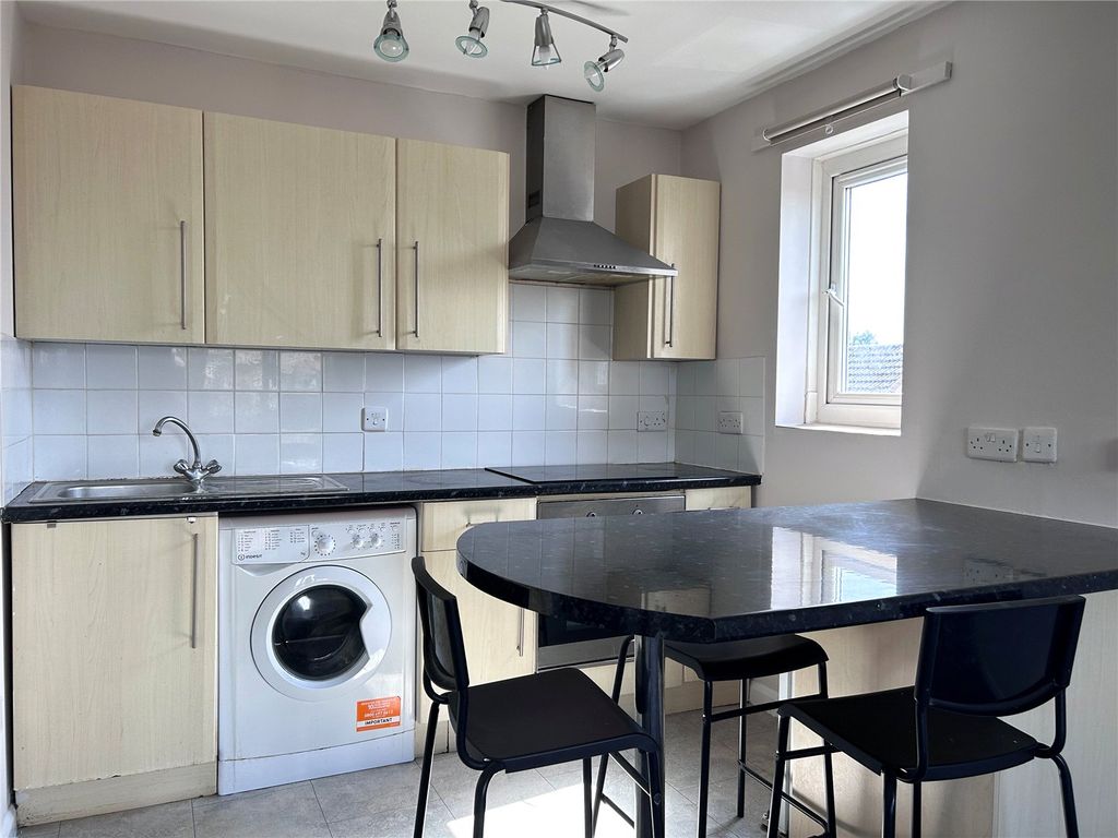 Property photo 3 of 10 Kitchen