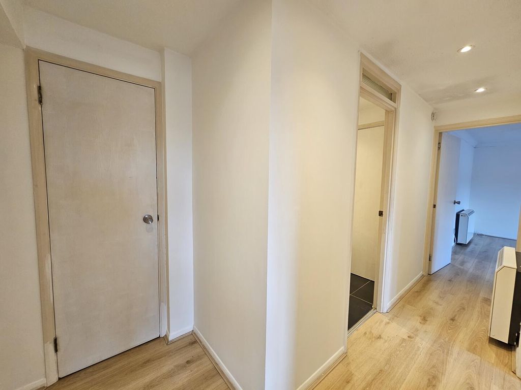 Property photo 3 of 6 Hallway