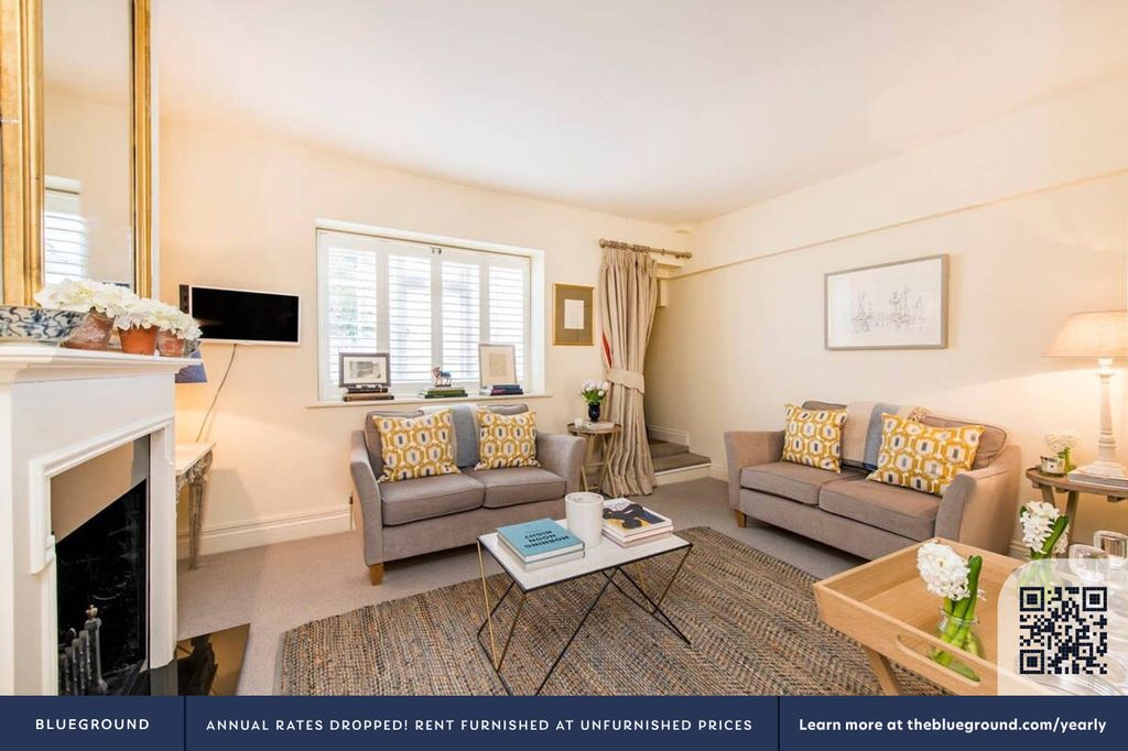 Property photo 3 of 19 Living Room