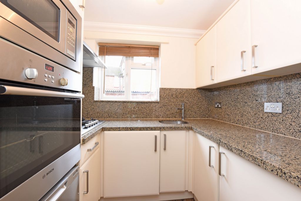 Property photo 2 of 6 Kitchen