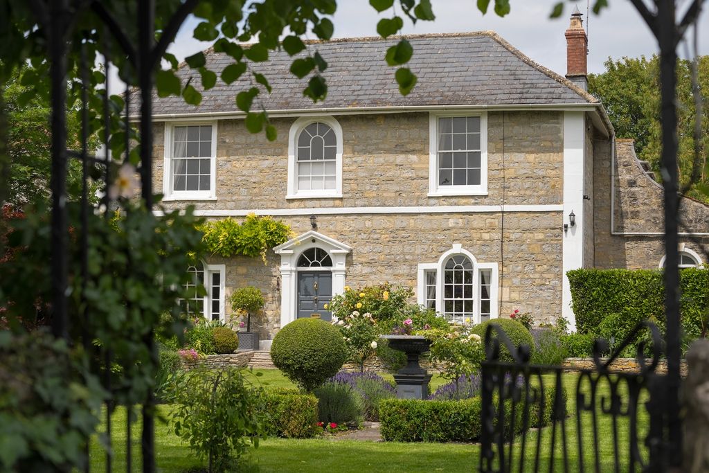 Property photo 2 of 40 4255472