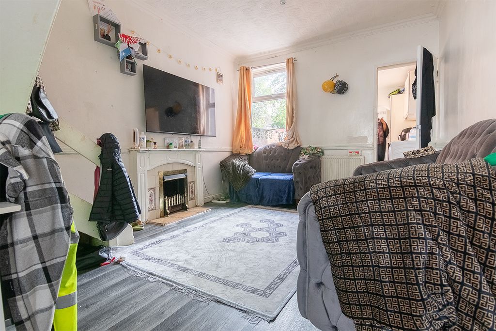 Property photo 3 of 37