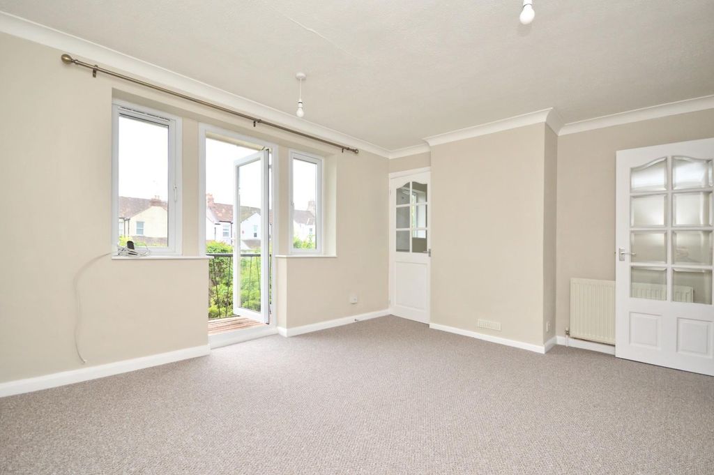 Property photo 2 of 10 Sitting Room