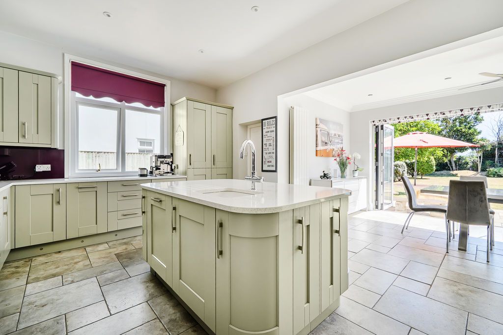 Property photo 3 of 21 Kitchen/ Breakfast Room