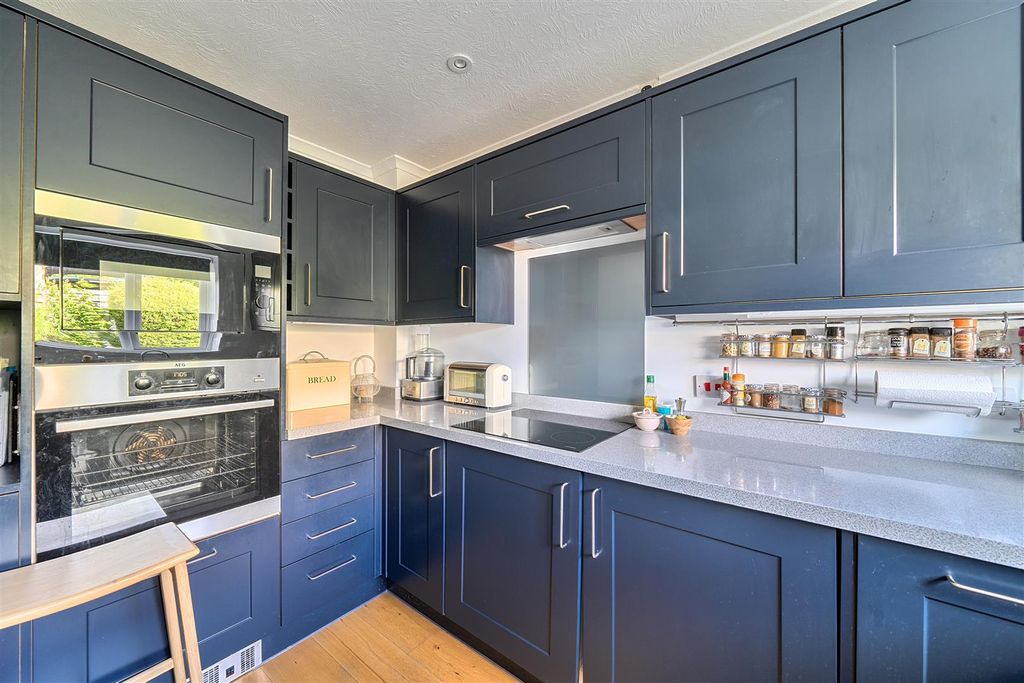 Property photo 2 of 17 Kitchen