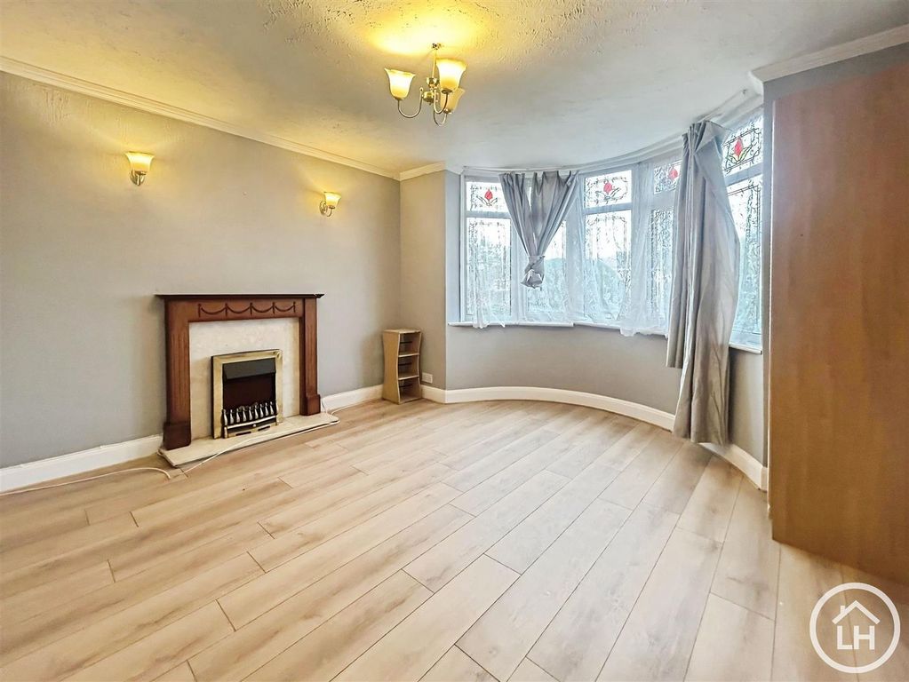 Property photo 3 of 10 Dining Room