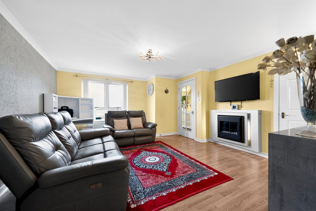 Property photo 2 of 17 2