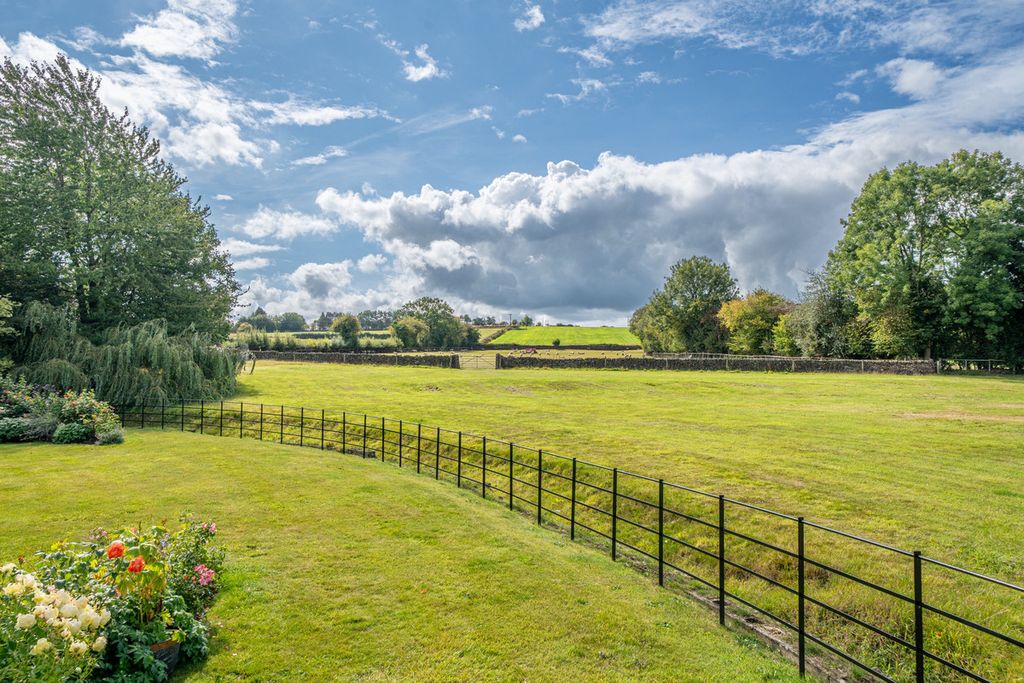 Property photo 2 of 50
