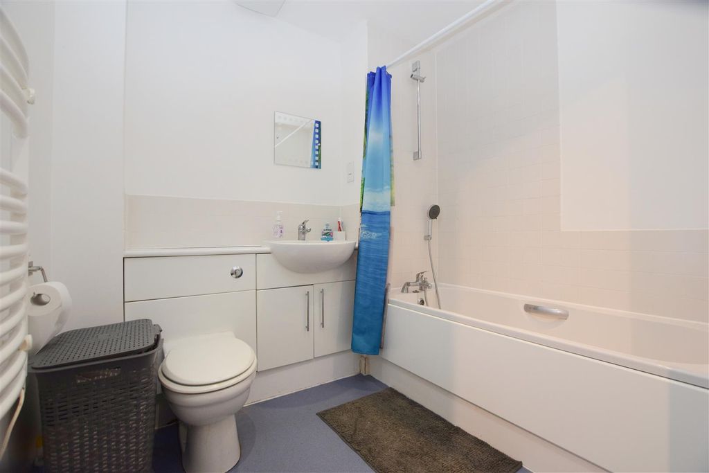 Property photo 3 of 8 Bathroom.Jpg